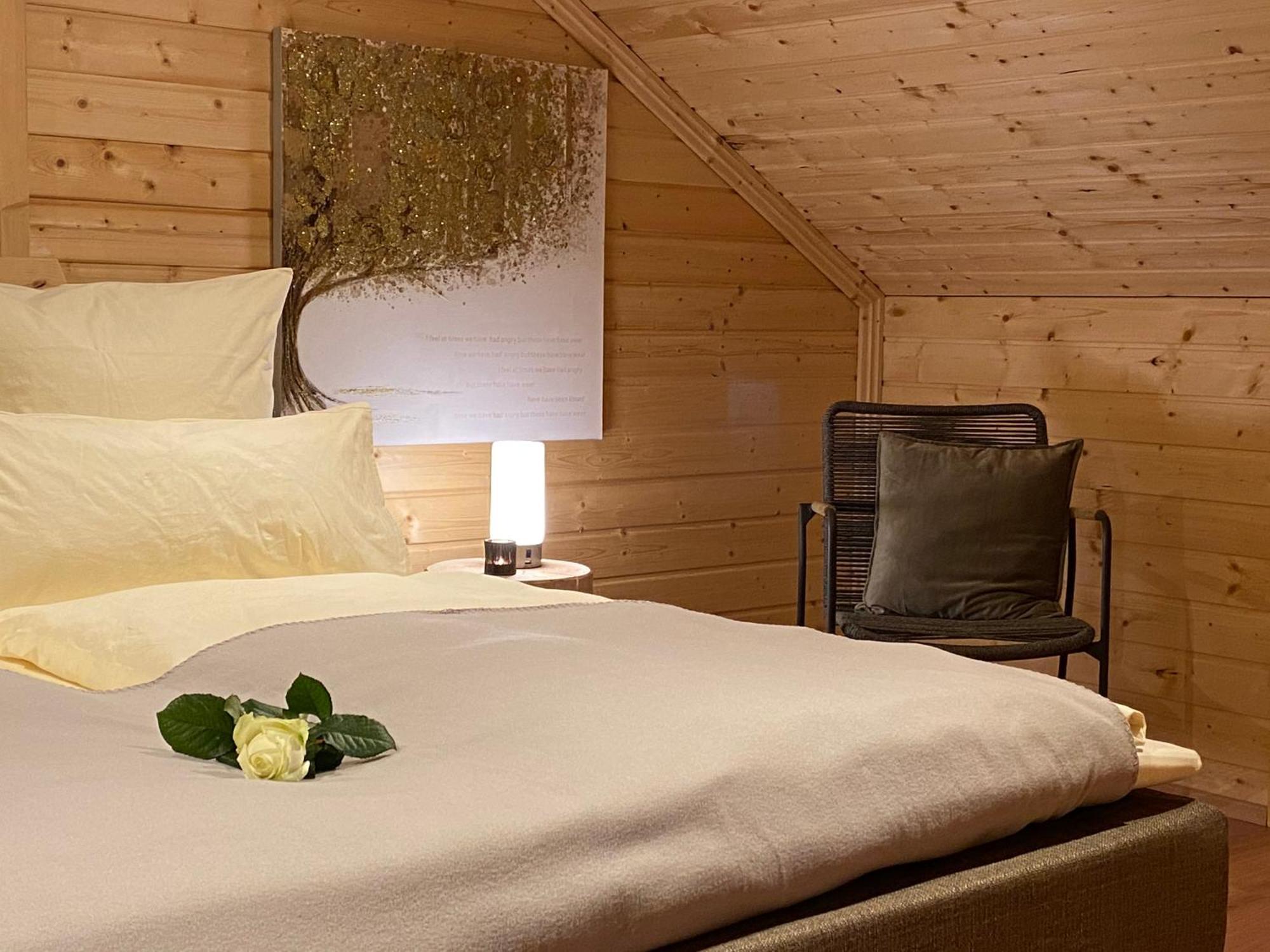 Holzhaus Onkel Fritz Mit Sauna Und Whirlwanne Esch  Exteriör bild